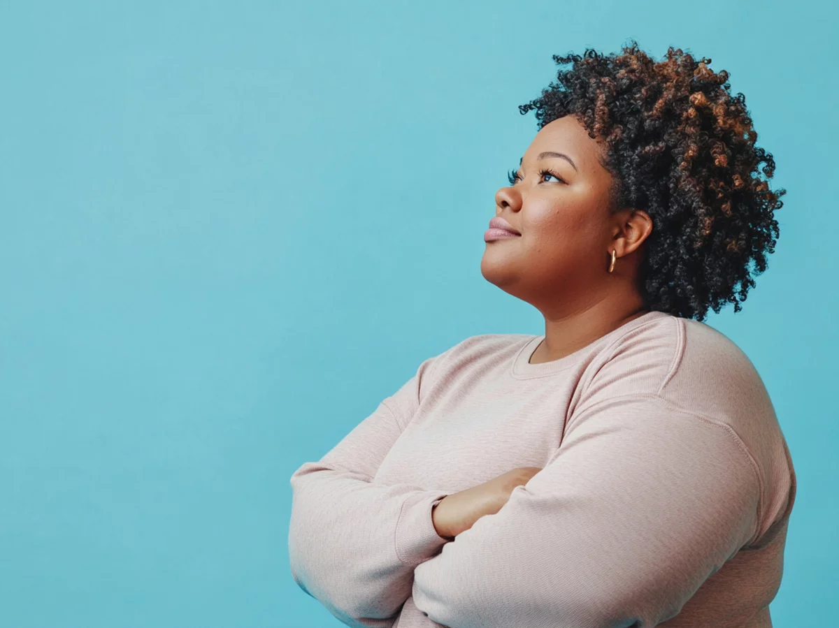 6 consejos para dejar crecer tu corte de pelo rizado corto sin perder la paciencia