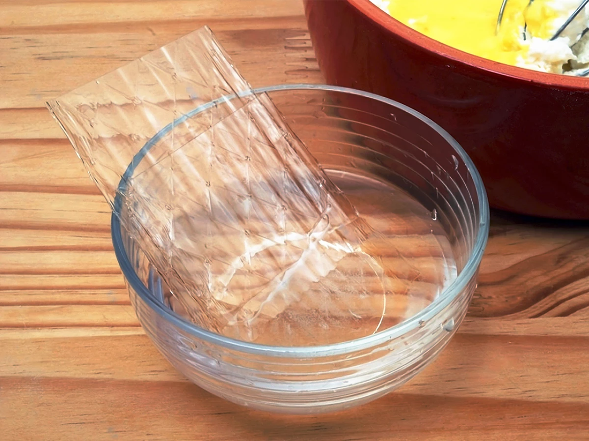 Mascarilla casera de láminas de gelatina sin sabor para recuperar rizos y el cabello dañado (DIY)